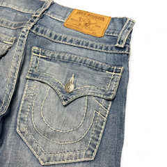 TWC Vintage True Religion Straight Jeans in blauem Denim mit markanten hellen Kontrastnähten und Gesäßtaschen