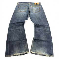 TWC Vintage Levi’s 512 Bootcut Jeans in blauem Denim mit ausgefransten Säumen und klassischer Waschung
