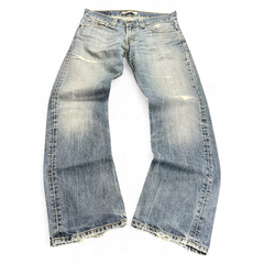 TWC Vintage Levi’s 506 Straight Jeans in hellblauem Denim mit Used-Look und ausgefransten Säumen