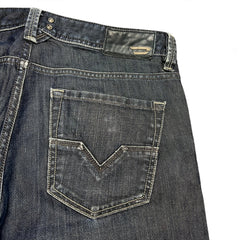 TWC Vintage Diesel Larkee Straight Jeans in dunkelblauem Denim mit markantem Leder-Patch und Gesäßtasche