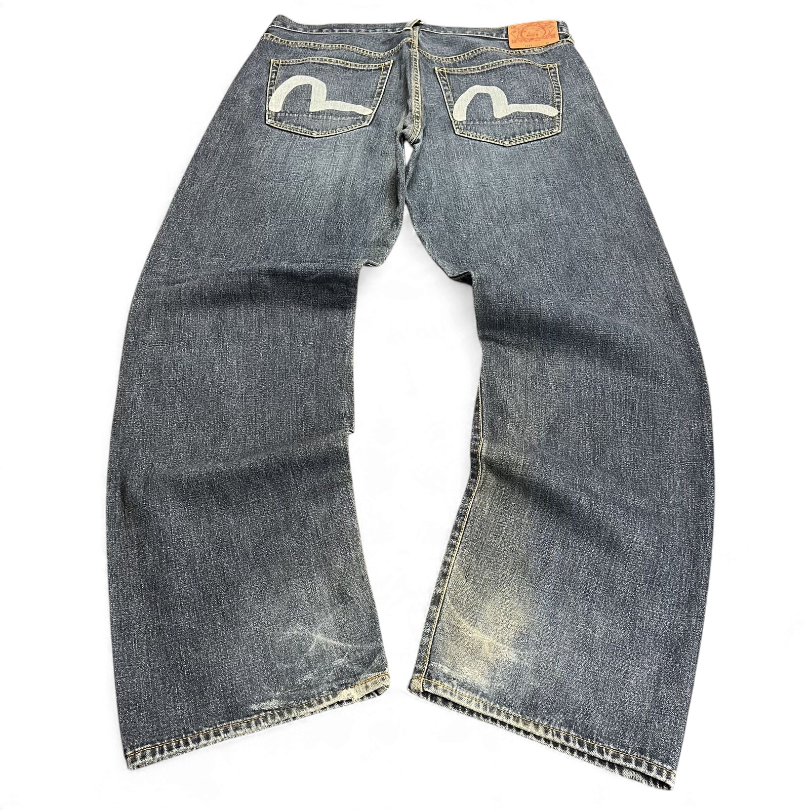 TWC Vintage Evisu Jeans mit geradem Schnitt, dunkelblauem Denim und ikonischem weißem Möwen-Print auf den Gesäßtaschen.