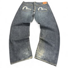 TWC Vintage Evisu Jeans mit geradem Schnitt, dunkelblauem Denim und ikonischem weißem Möwen-Print auf den Gesäßtaschen.
