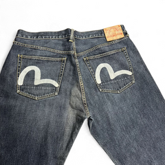 TWC Vintage Evisu Jeans in Dunkelblau mit ikonischem weißem Möwen-Logo auf den Gesäßtaschen und Leder-Patch