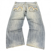 TWC Vintage Jeans aus hellblauem Denim mit japanischer Stickerei auf den Gesäßtaschen, Rückansicht
