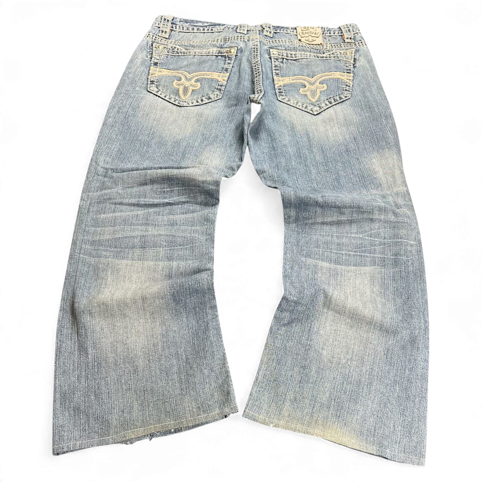 TWC Vintage Rock Revival Mitch Straight Jeans in hellblauem Denim mit Stickerei auf den Gesäßtaschen, Rückansicht