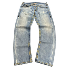 TWC Vintage True Religion Straight Jeans in verwaschenem Blau mit markanten Kontrastnähten und Distressed-Details
