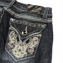 TWC Vintage Damen Y2K Bootcut Jeans in Dunkelblau mit aufwendiger Stickerei, Strasssteinen und Zierknöpfen an der Tasche