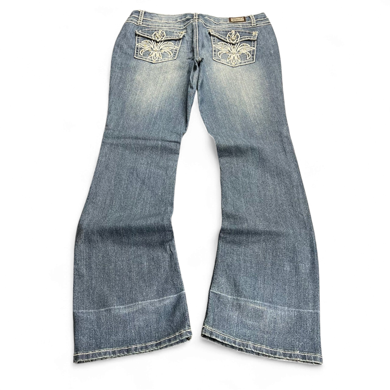 TWC Vintage Damen Y2K Bootcut Jeans in Blau mit bestickten Gesäßtaschen und ausgestelltem Bein
