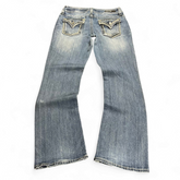TWC Vintage Damen Y2K Bootcut Jeans in verwaschenem Blau mit verzierten Gesäßtaschen und Knopfdetails