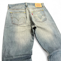 TWC Vintage Levi’s 527 Bootcut Jeans in hellblauer Waschung mit klassischem Lederpatch und Gesäßtaschen