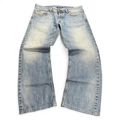 TWC Vintage Diesel Larkee Straight Jeans in verwaschenem Hellblau mit klassischem Five-Pocket-Design