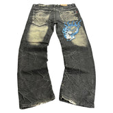 TWC Vintage Jeans aus schwarzem Denim mit japanischer Totenkopf-Stickerei und verwaschenem Crinkle-Effekt