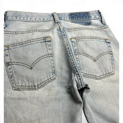 TWC Vintage Levi’s 507 Bootcut Jeans in hellblauem Denim mit klassischer Gesäßtaschen-Stickerei