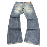 TWC Vintage Levi’s 507 Bootcut Jeans in blauem Denim mit klassischem Lederpatch und Gesäßtaschen, Rückansicht
