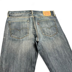 TWC Vintage Levi’s 527 Bootcut Jeans in verwaschenem Blau mit klassischem Lederpatch und Gesäßtaschen