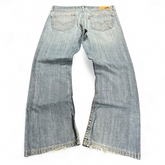 TWC Vintage Levi’s 527 Bootcut Jeans in verwaschenem Blau mit ausgefransten Säumen und klassischem Five-Pocket-Design