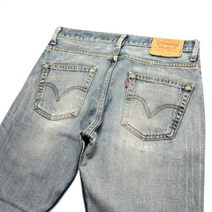 TWC Vintage Levi’s 507 Bootcut Jeans in hellblauem Denim mit klassischem Lederpatch und Gesäßtaschen