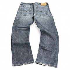 TWC Vintage Diesel Straight USA Jeans in verwaschenem Blau mit geradem Bein und Lederpatch auf der Rückseite