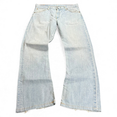 TWC Vintage Levi’s 507 Bootcut Jeans in hellblauem Denim mit ausgefransten Säumen und klassischem Five-Pocket-Design