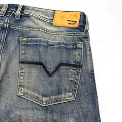 TWC Vintage Diesel Zathan Bootcut Jeans in blauem Denim mit charakteristischem Lederpatch und Gesäßtasche