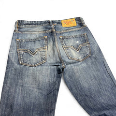 TWC Vintage Diesel Larkee Straight Jeans in blauem Denim mit klassischem Lederpatch und Gesäßtaschen-Stickerei