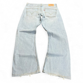 TWC Vintage Levi’s 507 Bootcut Jeans in hellblauem Denim mit ausgefransten Säumen und klassischem Lederpatch