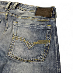 TWC Vintage Diesel Zatiny Bootcut Jeans in blauem Denim mit markanten gelben Nähten und Leder-Patch an der Rückseite