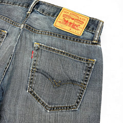 TWC Vintage Levi’s 527 Bootcut Jeans in blauem Denim mit klassischem Lederpatch und Gesäßtasche