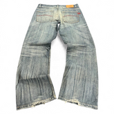 TWC Vintage Armani Jeans in baggy washed blau mit ausgefransten Beinabschlüssen und Logo-Patch auf der Rückseite