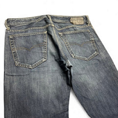 TWC Vintage Diesel New-Fanker Bootcut Jeans in blauem Denim mit Gesäßtaschen und Leder-Patch auf der Rückseite