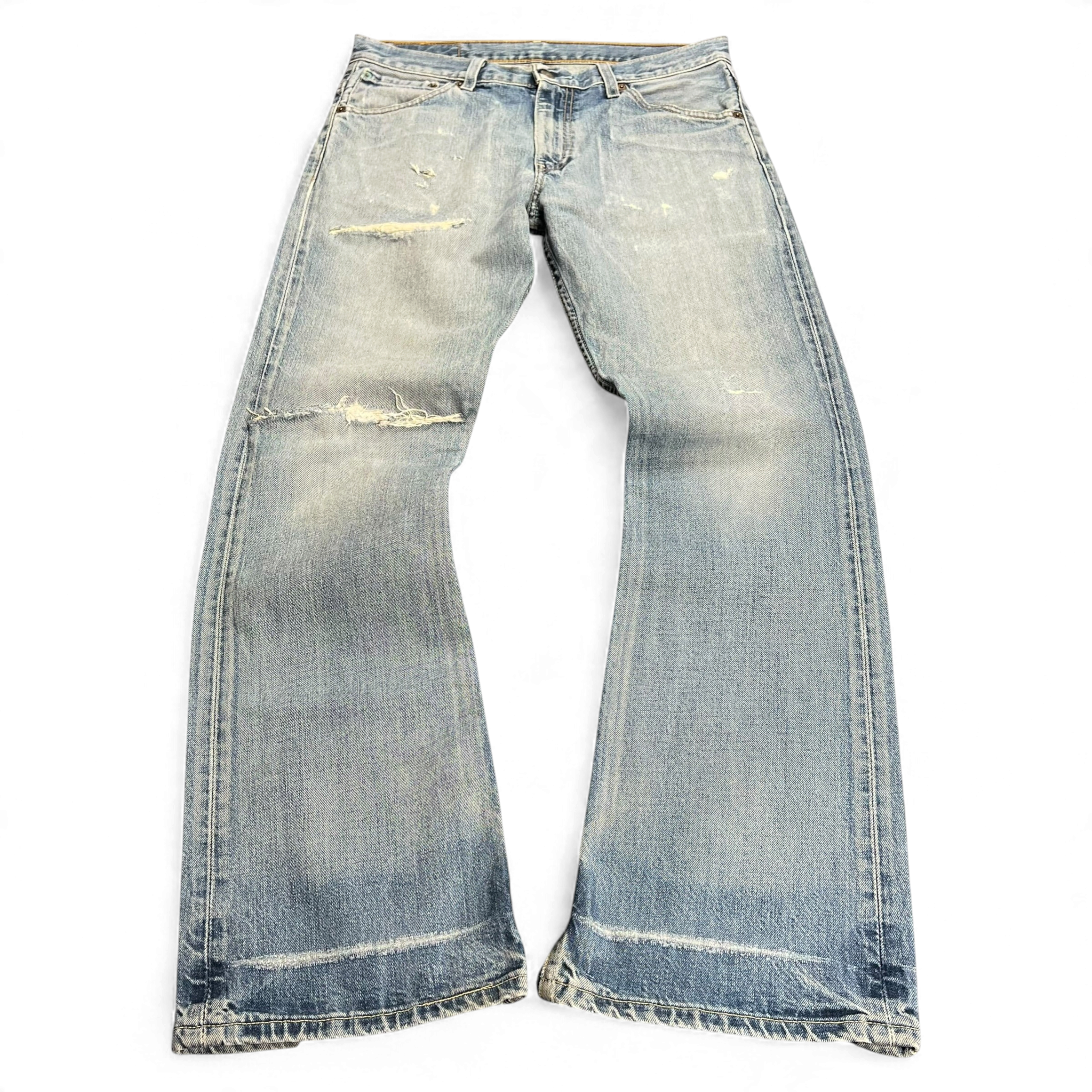 TWC Vintage Levi’s 507 Bootcut Jeans in hellblauem Denim mit Distressed-Details und ausgefransten Säumen