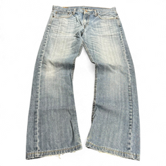 TWC Vintage Levi’s 527 Bootcut Jeans in hellblauem Denim mit Used-Look und ausgefransten Säumen