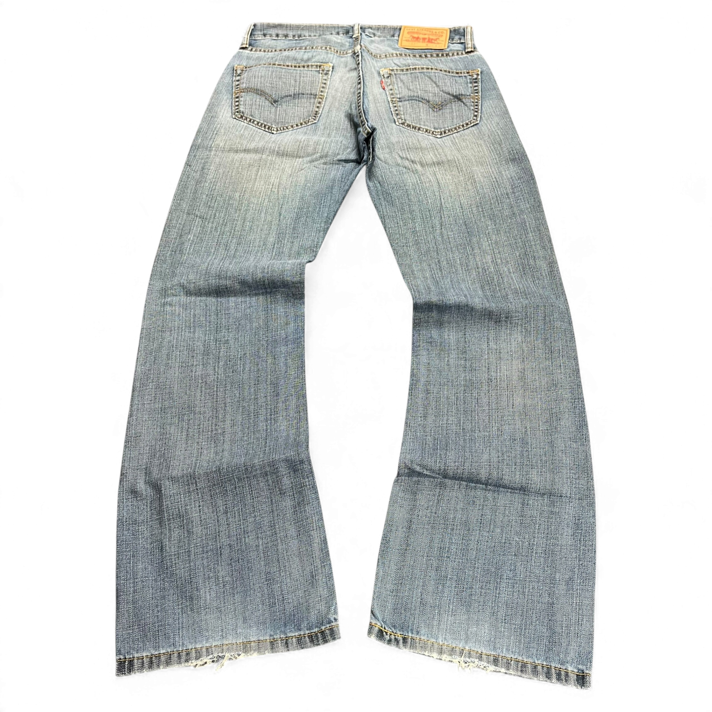 TWC Vintage Levi's 527 Bootcut Jeans in hellblauem Denim mit ausgefransten Säumen und klassischem Five-Pocket-Design