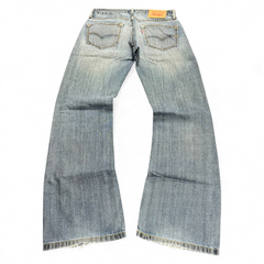 TWC Vintage Levi's 527 Bootcut Jeans in hellblauem Denim mit ausgefransten Säumen und klassischem Five-Pocket-Design
