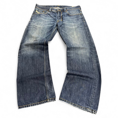 TWC Vintage Diesel Larkee Straight Jeans in verwaschenem Blau mit geradem Bein und klassischem Five-Pocket-Design