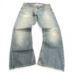 TWC Vintage Levi’s 527 Bootcut Jeans in hellblauem Denim mit Distressed-Details und ausgefransten Säumen