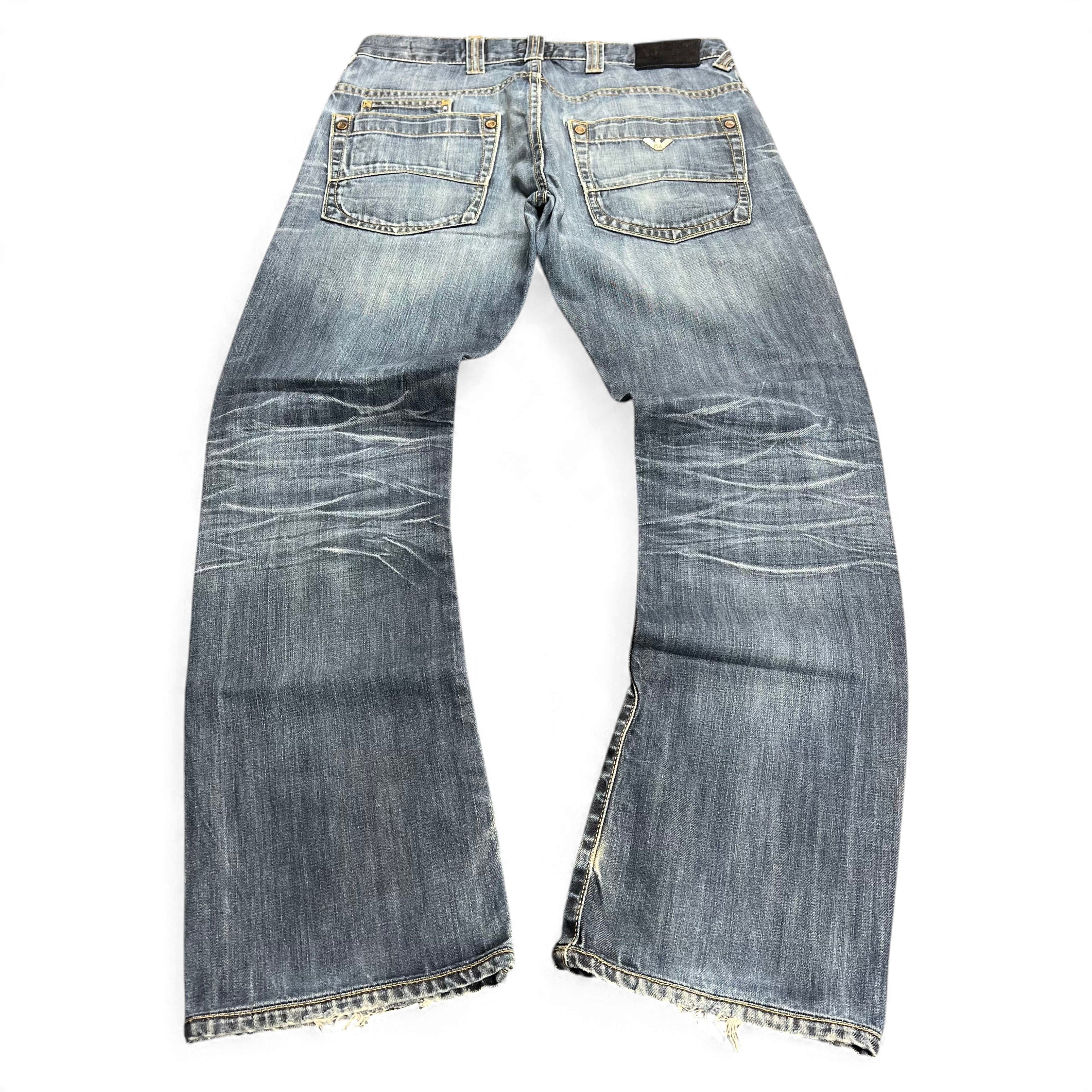 TWC Vintage Armani Straight Jeans in verwaschenem Blau mit geradem Bein und markanten Gesäßtaschen