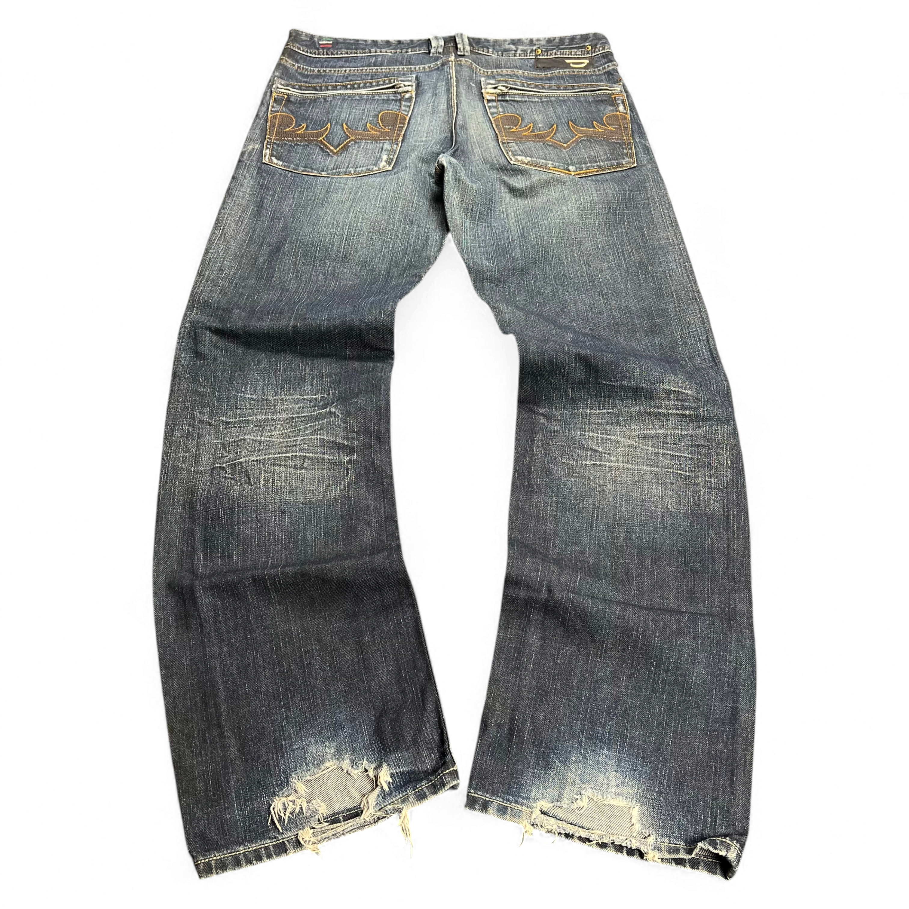 TWC Vintage Diesel Yarik Straight Jeans in verwaschenem Blau mit aufwendiger Stickerei an den Gesäßtaschen