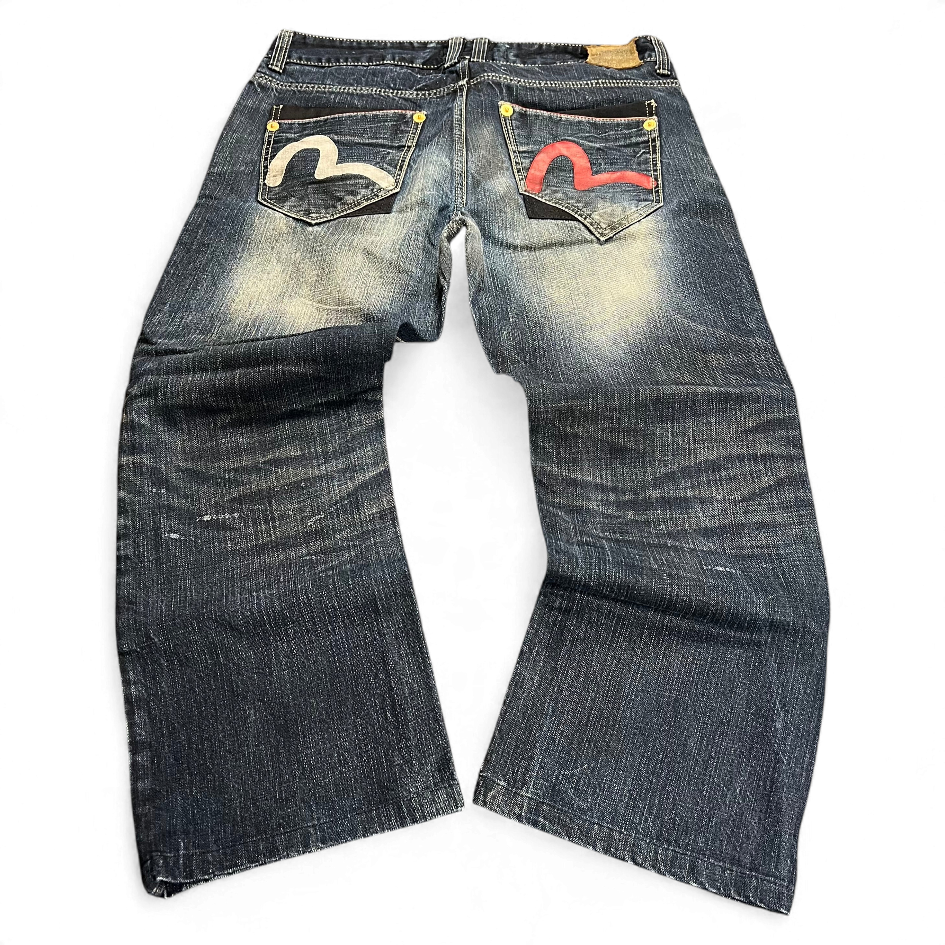 TWC Vintage Evisu KC Straight Jeans in dunkelblauem Denim mit ikonischen bemalten Gesäßtaschen und geradem Schnitt