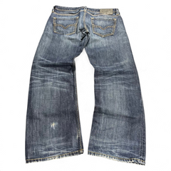 TWC Vintage Diesel Larkee Straight Jeans in blau mit Used-Look und markanten Gesäßtaschen, Rückansicht