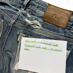 TWC Vintage Evisu KC Straight Jeans in blauem Denim mit Distressed-Optik und braunem Leder-Label auf der Rückseite