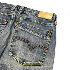 TWC Vintage Diesel Lemmen Straight Jeans mit verwaschener blauer Waschung und markanten Gesäßtaschen-Details