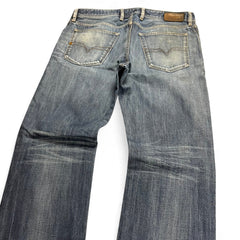 TWC Vintage Diesel Waykee Straight Jeans in verwaschenem Blau mit klassischem Five-Pocket-Design und Lederpatch