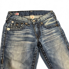 TWC Vintage True Religion Billy Super T Bootcut Jeans in verwaschenem Blau mit markanten Kontrastnähten