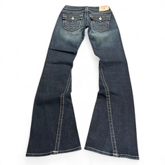TWC Vintage Damen True Religion Joey Bootcut Jeans in Dunkelblau mit markanten Kontrastnähten, Rückansicht