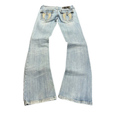 TWC Vintage Miss Me Bootcut Jeans in hellblauem Denim mit verzierten Gesäßtaschen und Flügel-Stickerei