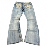 TWC Vintage Miss Me Bootcut Jeans in blau mit aufwendig bestickten Gesäßtaschen und ausgestelltem Bein