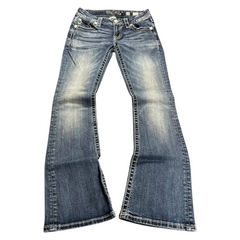 TWC Vintage Miss Me Bootcut Jeans in verwaschenem Blau mit Ziernähten und Strassdetails