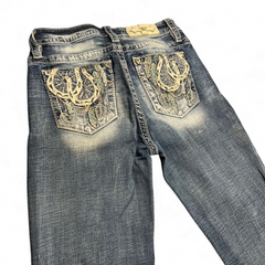 TWC Vintage Miss Me Bootcut Jeans in Blau mit aufwendig bestickten Gesäßtaschen und Strasssteinen