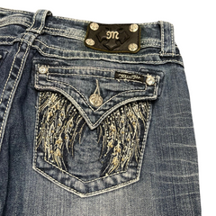 TWC Vintage Miss Me Bootcut Jeans mit aufwendig bestickter Gesäßtasche und Strasssteinen in Blau